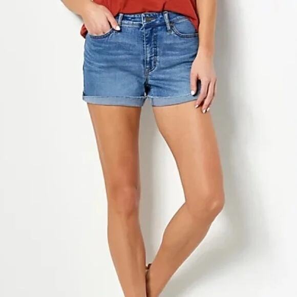 CANDACE CAMERON BURE Pacific Jean Denim Short Raw Hem Cuff NWT Womens Plus 18WP - Picture 1 of 5